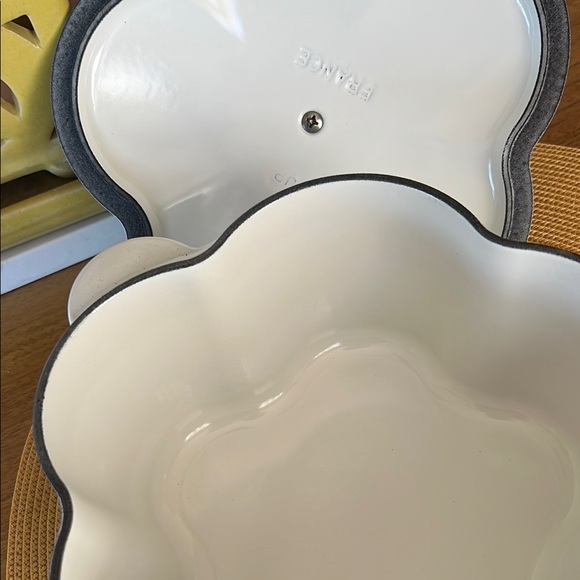 Le Creuset Light Blue Flower-Shaped Casserole - Picture 3 of 4